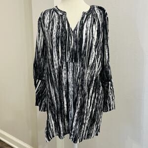 Gloria Vanderbilt Nova Flutter Sleeve Blouse Size M Paint Flow Black